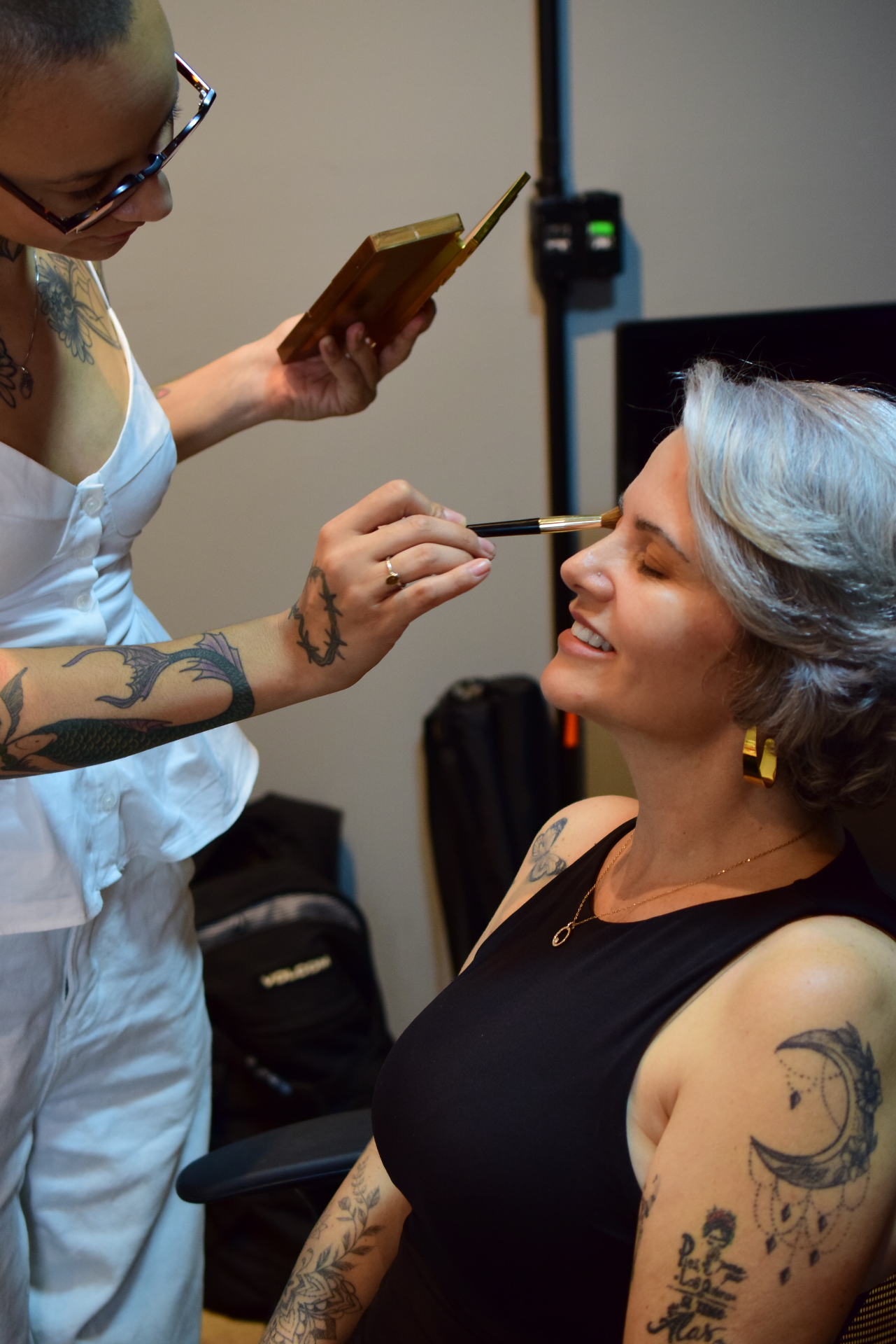 Maquiagem profissional durante a produção do Leggacy Experience